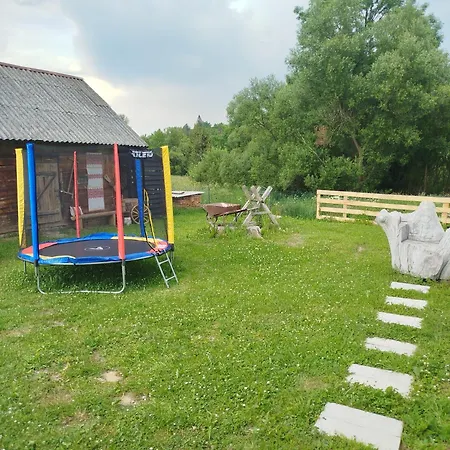 будинок на гірці біля сколе, котедж, гостьовий, карпати басейн чан Apartament
